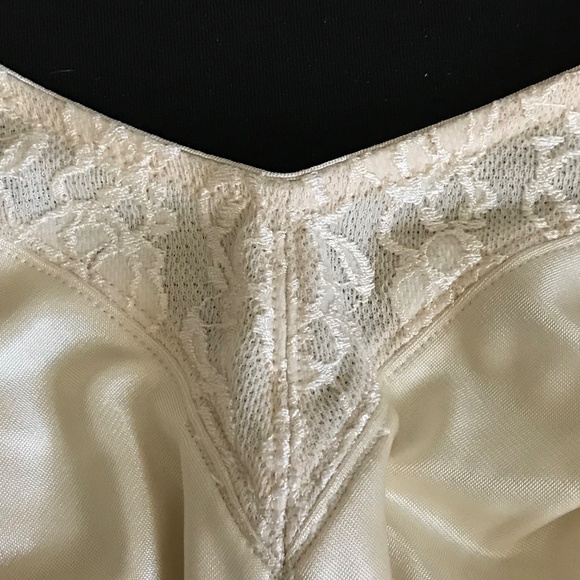 BREEZIES Bra Full Coverage Underwire UltimAir Cream Tan Size 44DD Size 44E - Picture 2 of 16